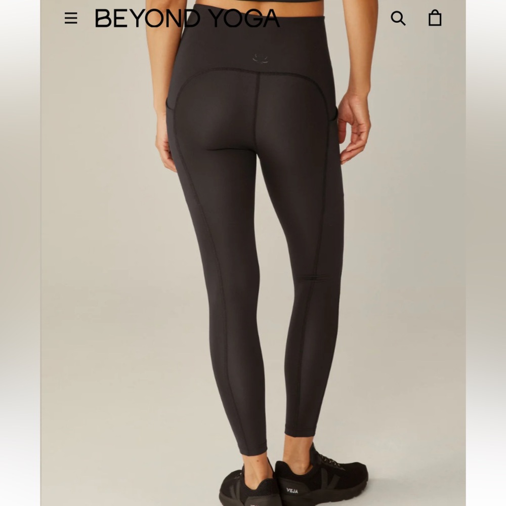 Beyond yoga POWERBEYOND Strive Pocket Midi Legging - Picture 2 of 9